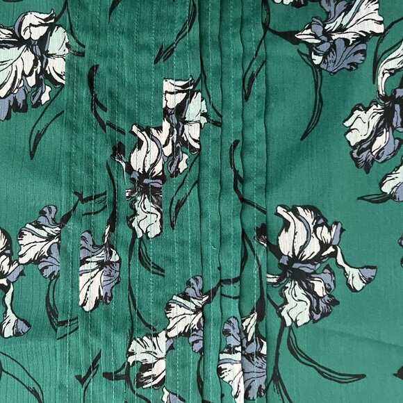 LOFT Women’s Pintucked Ruffle V Neck Sleeveless Blouse Top Green Size Medium - Picture 2 of 7